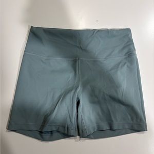 Lululemon 6 inch Wunder Train Shorts